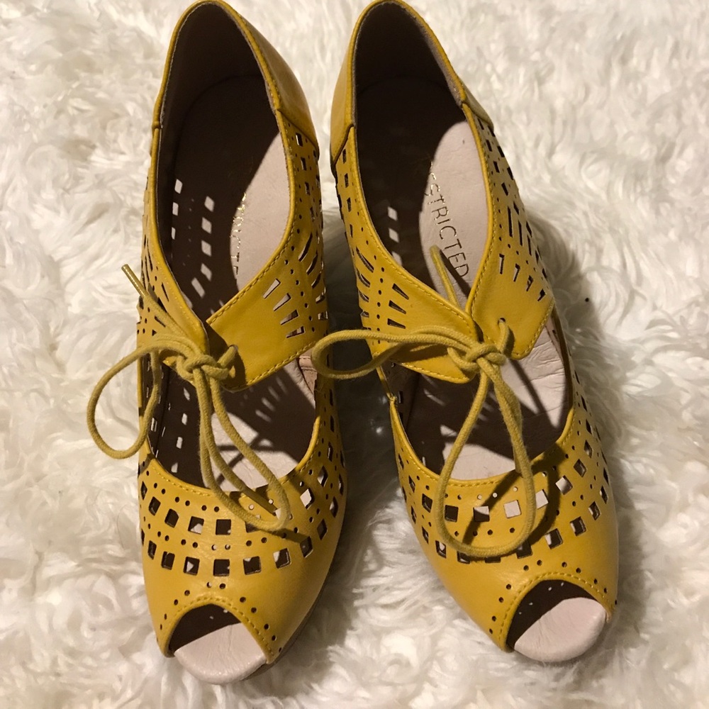 COPY - Yellow beautiful sandal